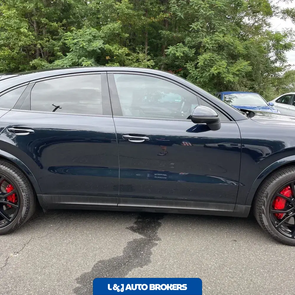 2023 Porsche Cayenne Platinum Edition