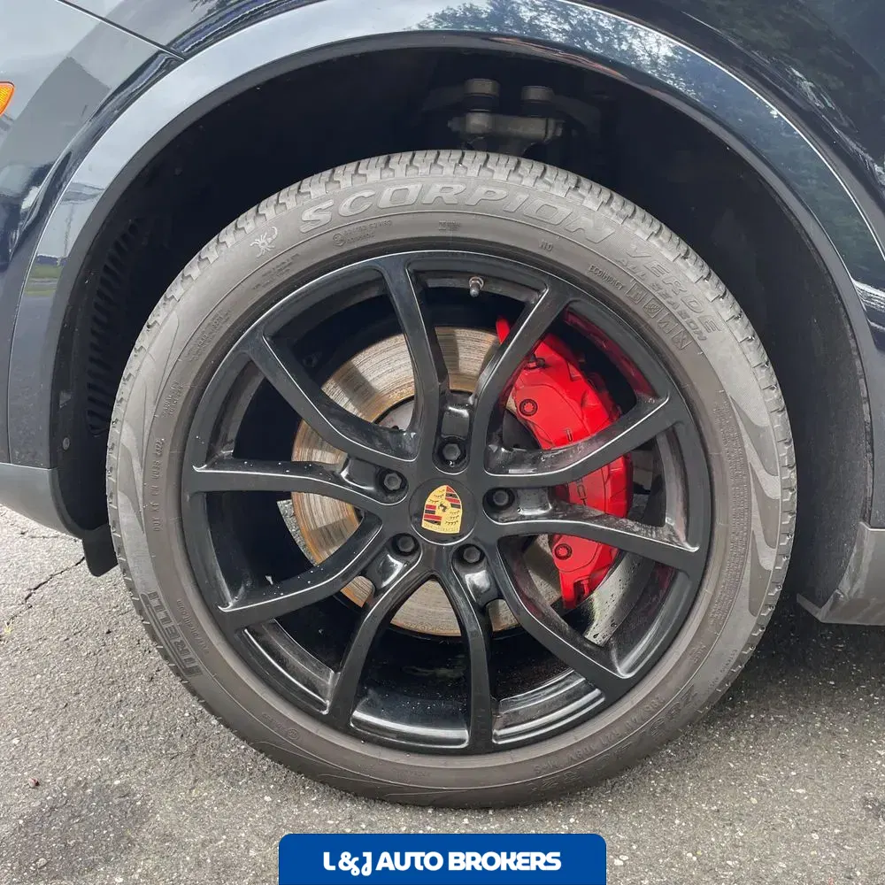 2023 Porsche Cayenne Platinum Edition