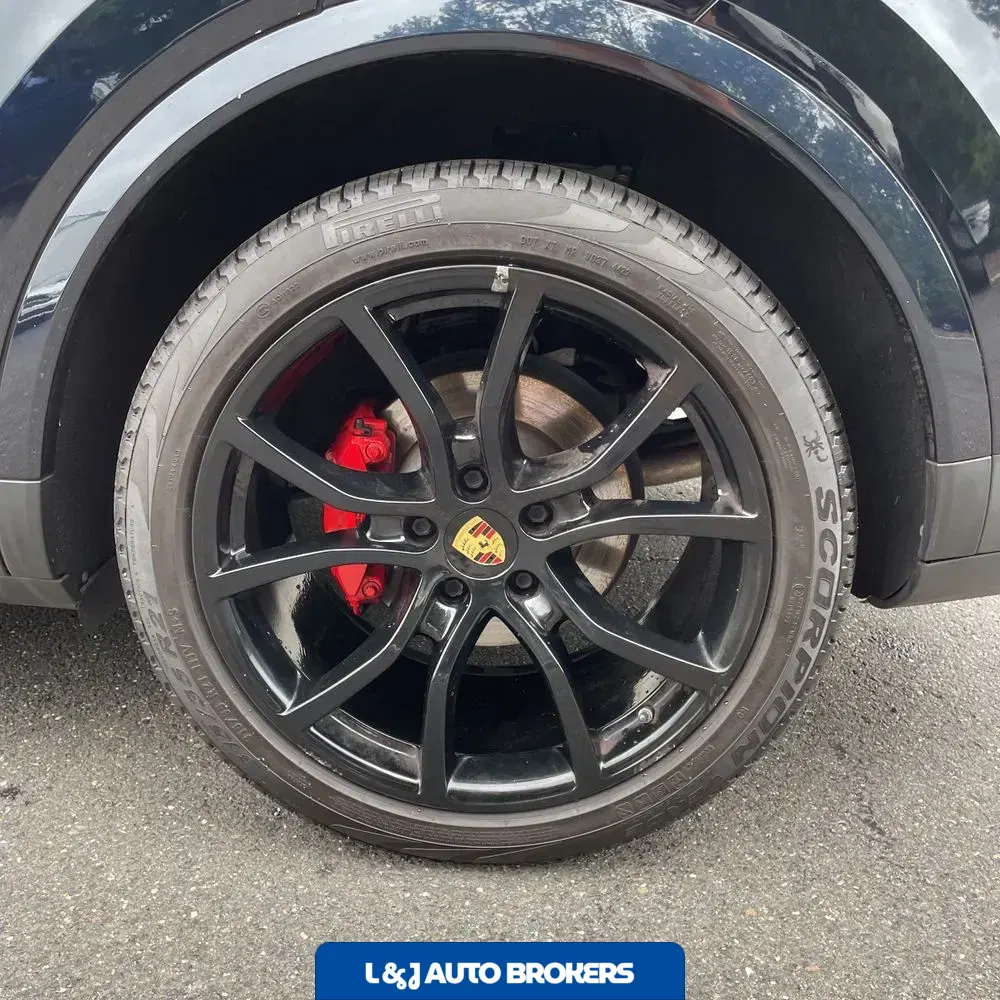 2023 Porsche Cayenne Platinum Edition