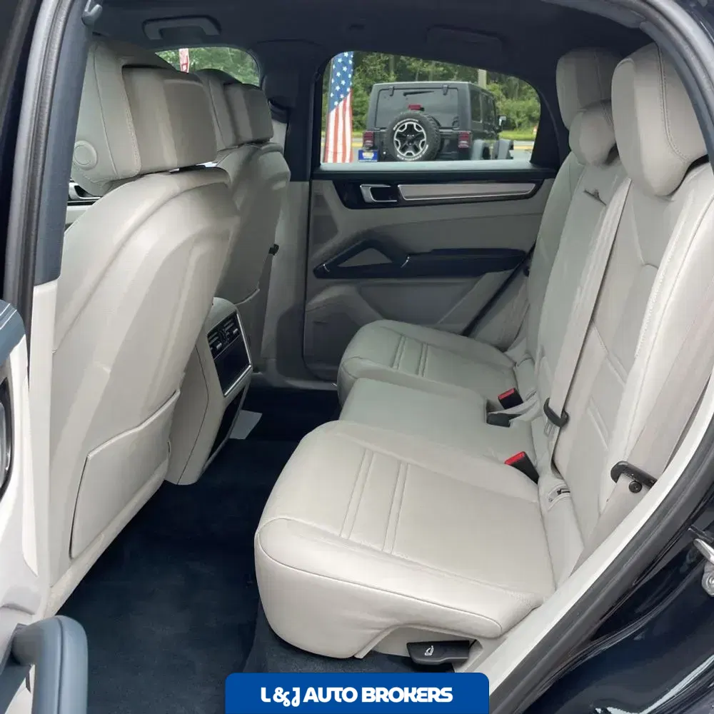 2023 Porsche Cayenne Platinum Edition