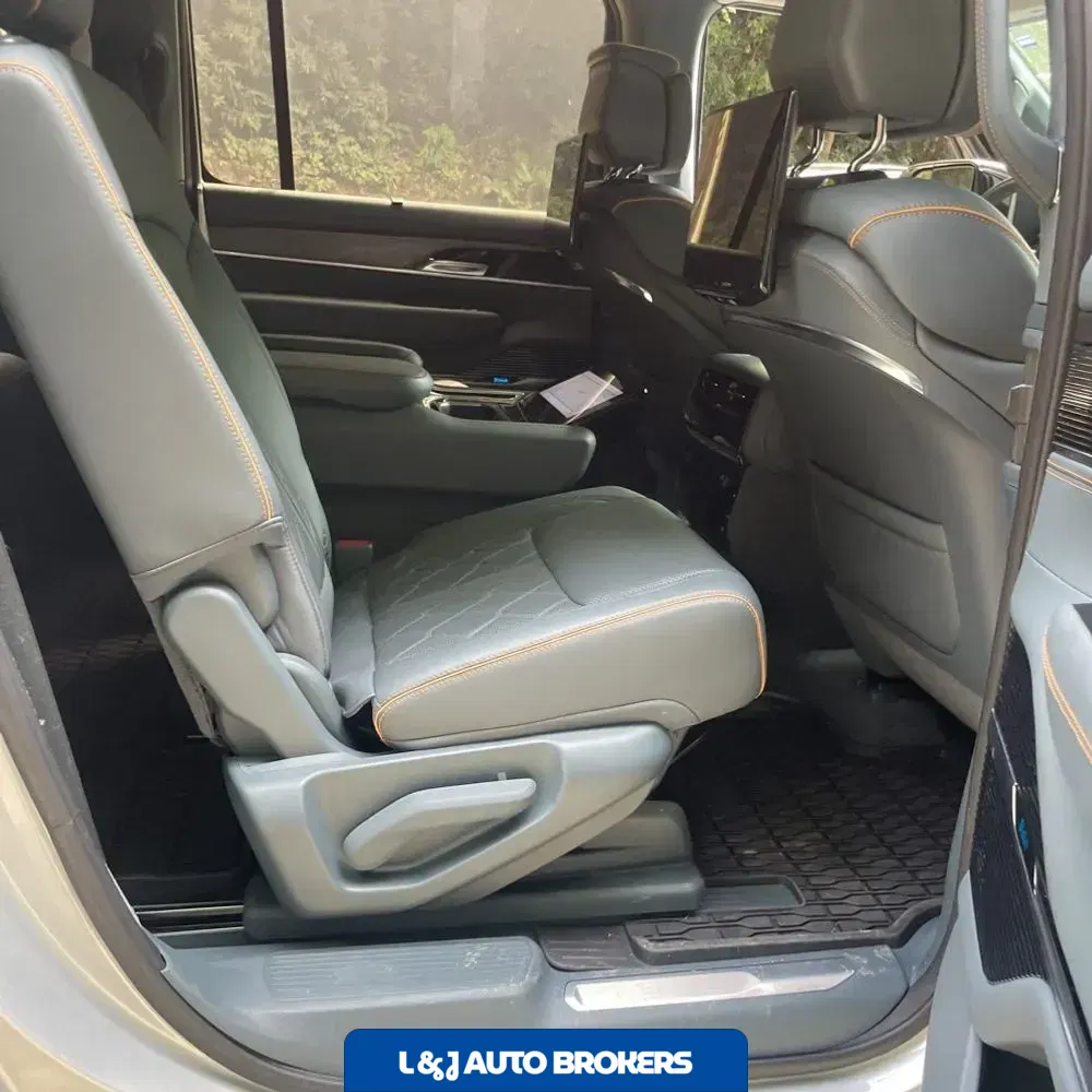 2023 Jeep Grand Wagoneer Series III 4D SUV 4WD