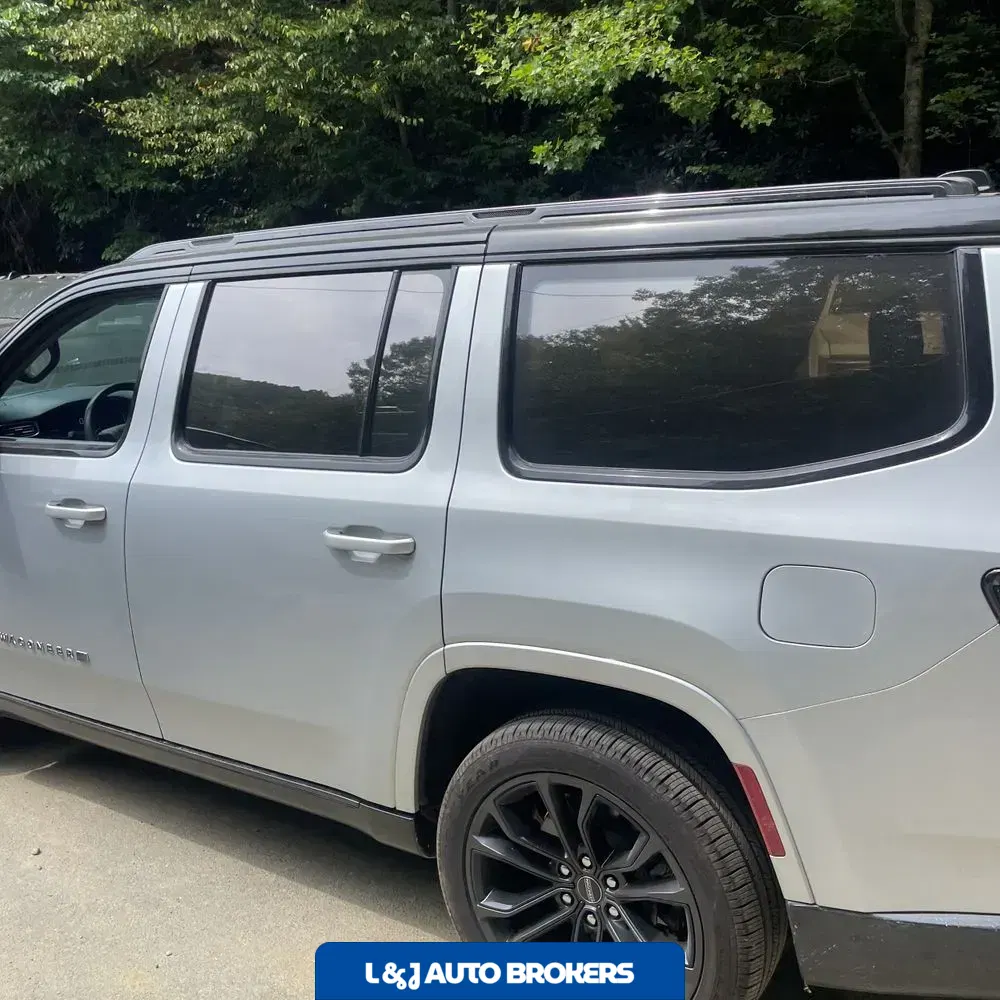 2023 Jeep Grand Wagoneer Series III 4D SUV 4WD