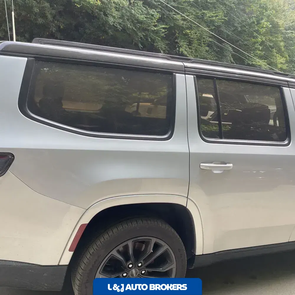 2023 Jeep Grand Wagoneer Series III 4D SUV 4WD