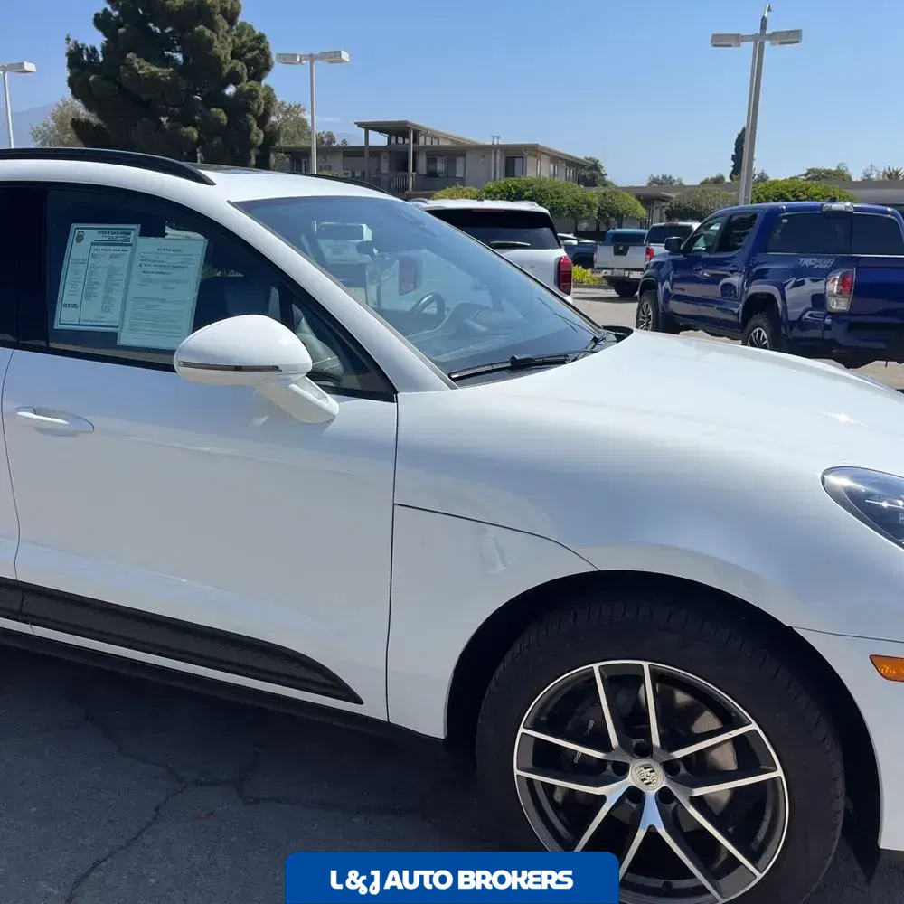2023 Porsche Macan Base