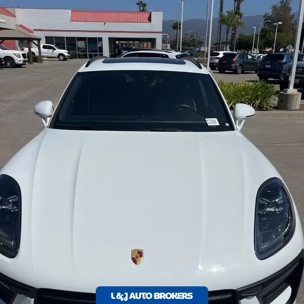 2023 Porsche Macan Base