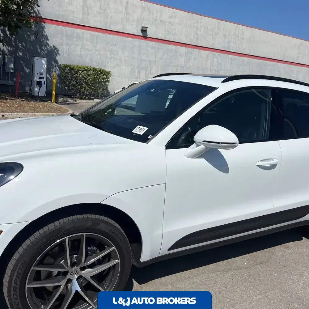 2023 Porsche Macan Base