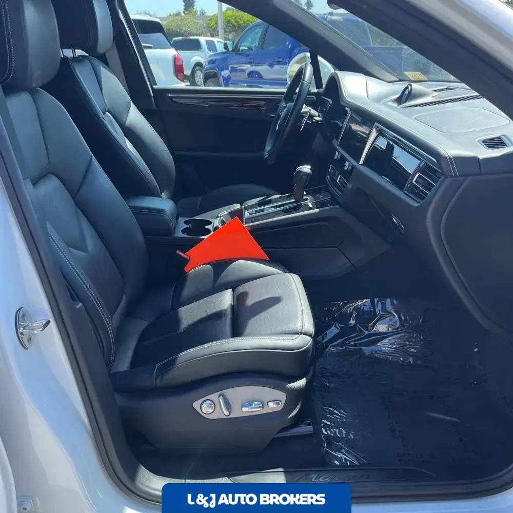 2023 Porsche Macan Base