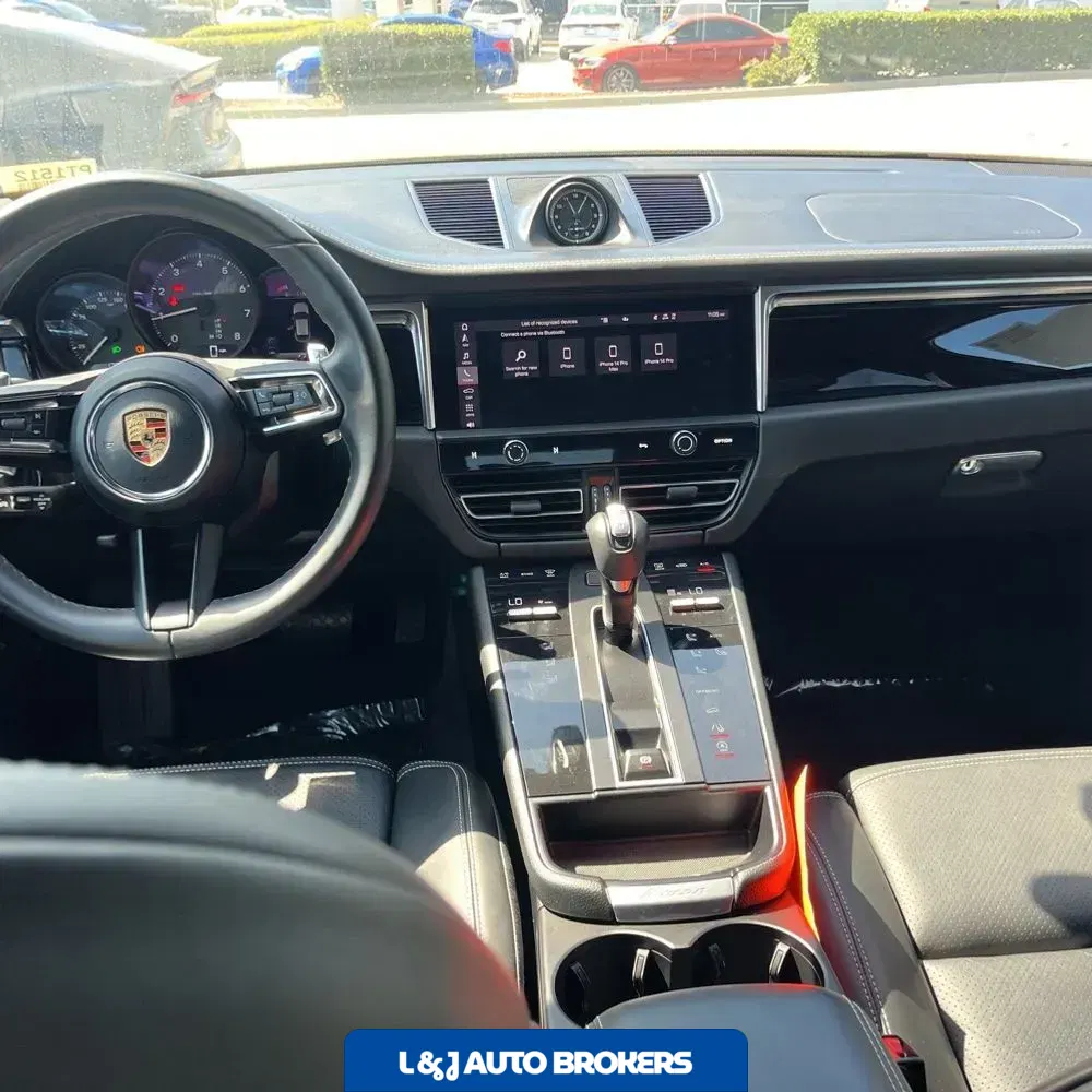 2023 Porsche Macan Base