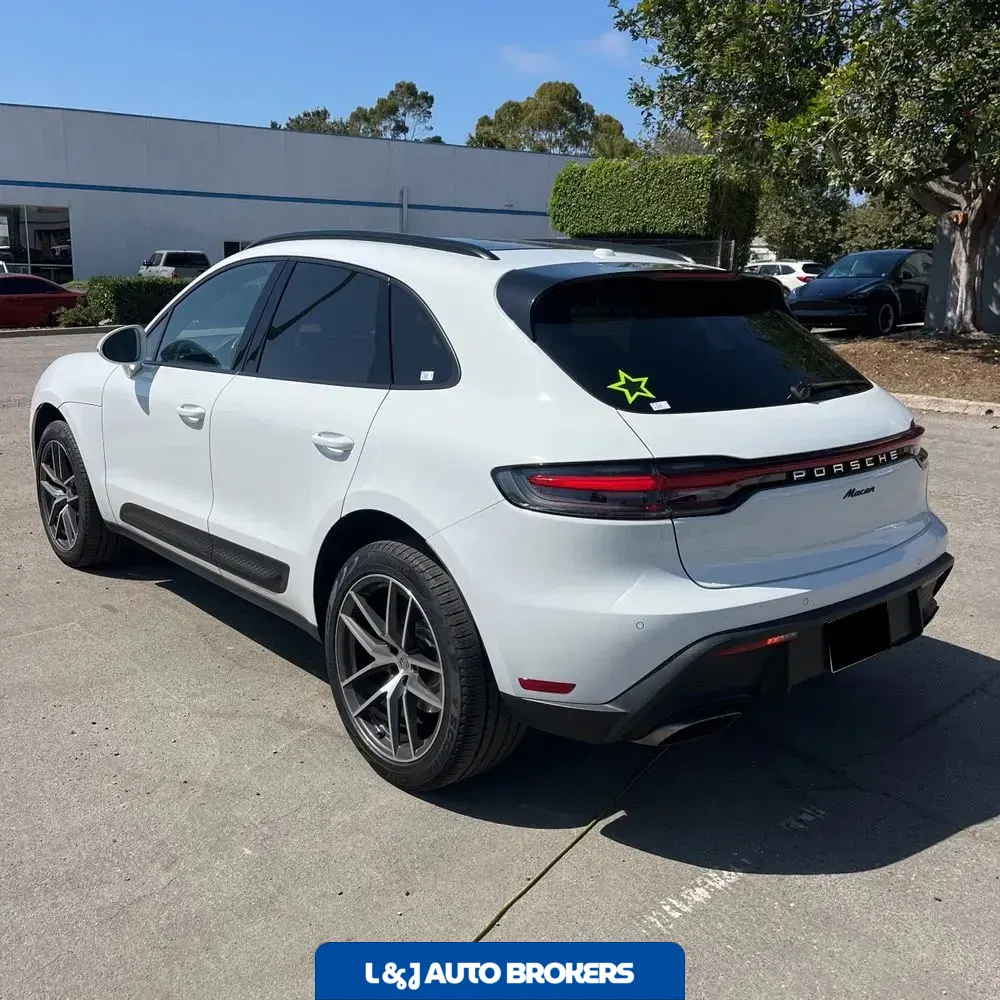 2023 Porsche Macan Base