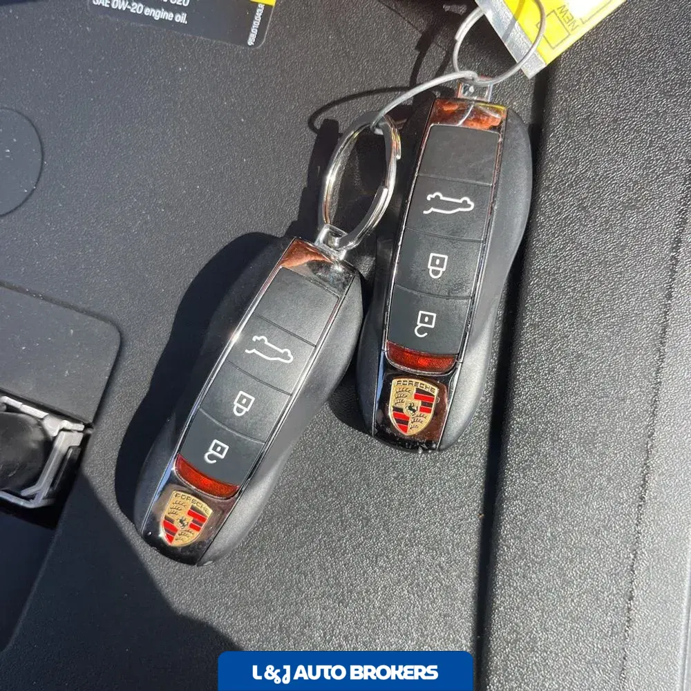2023 Porsche Macan Base