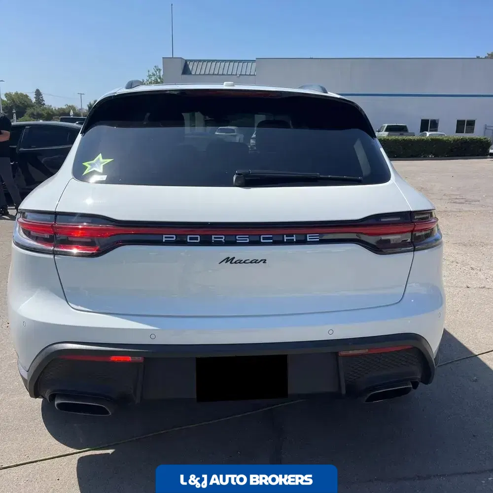 2023 Porsche Macan Base