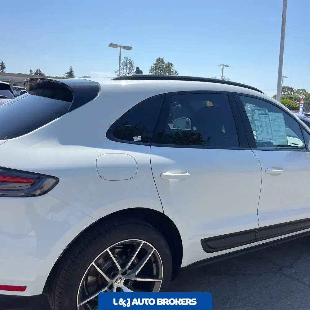 2023 Porsche Macan Base