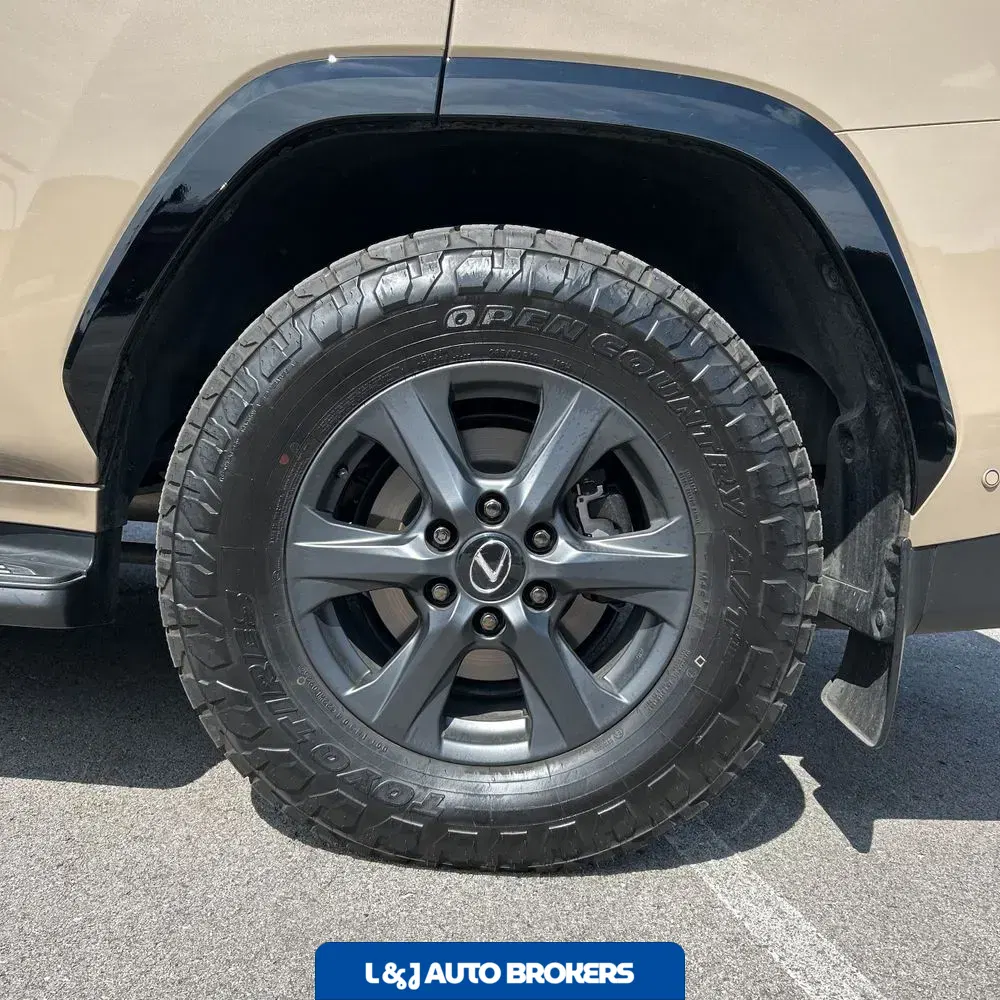 2025 Lexus LX 700h Overtrail