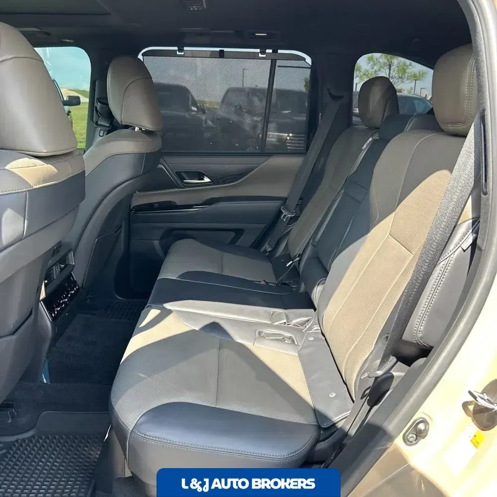 2025 Lexus LX 700h Overtrail