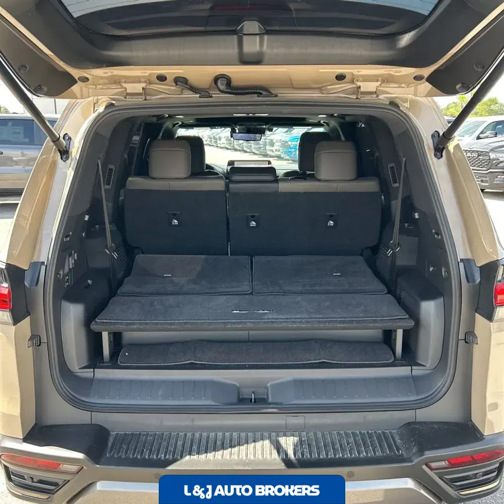 2025 Lexus LX 700h Overtrail