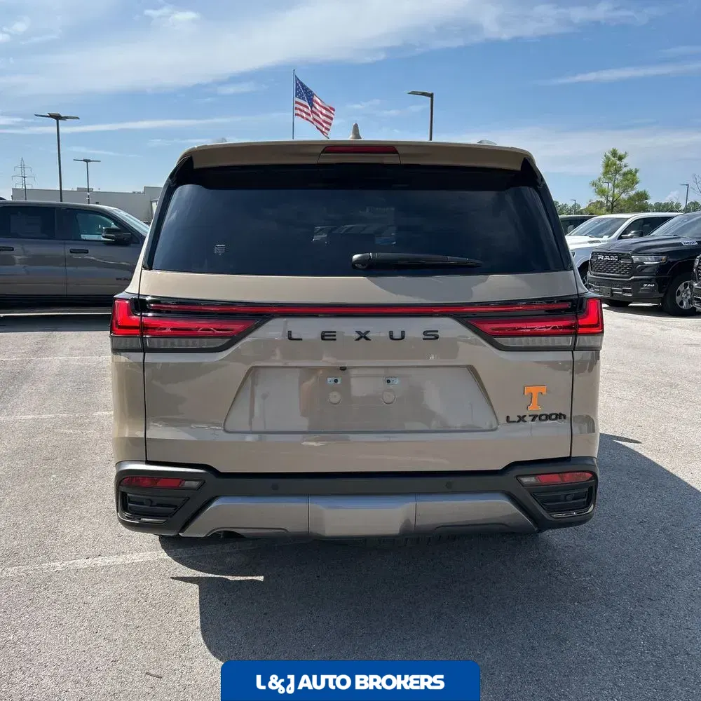 2025 Lexus LX 700h Overtrail