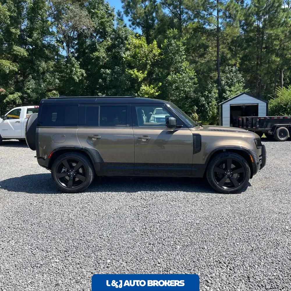 2025 Land Rover Defender 110 X-Dyn SE P400