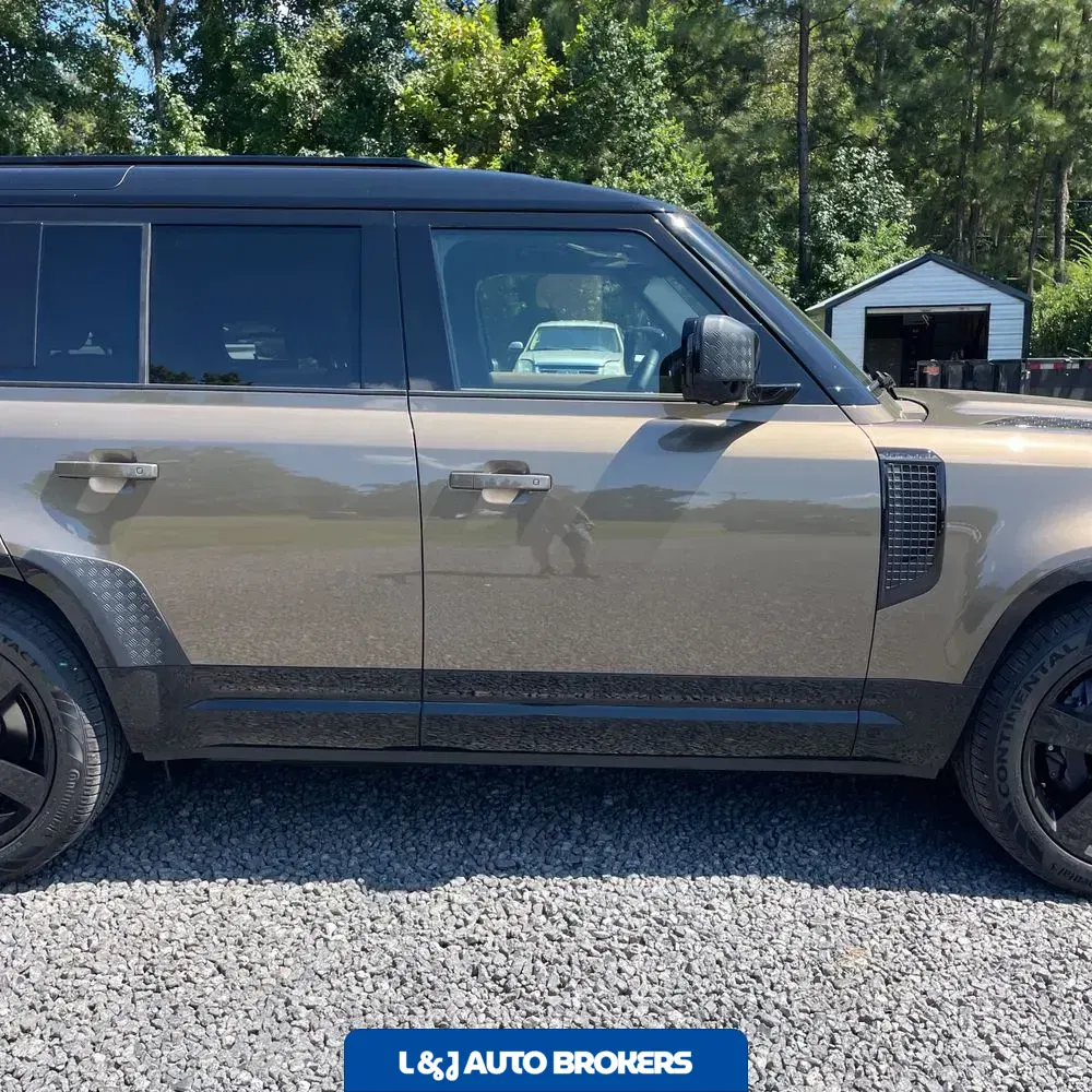 2025 Land Rover Defender 110 X-Dyn SE P400