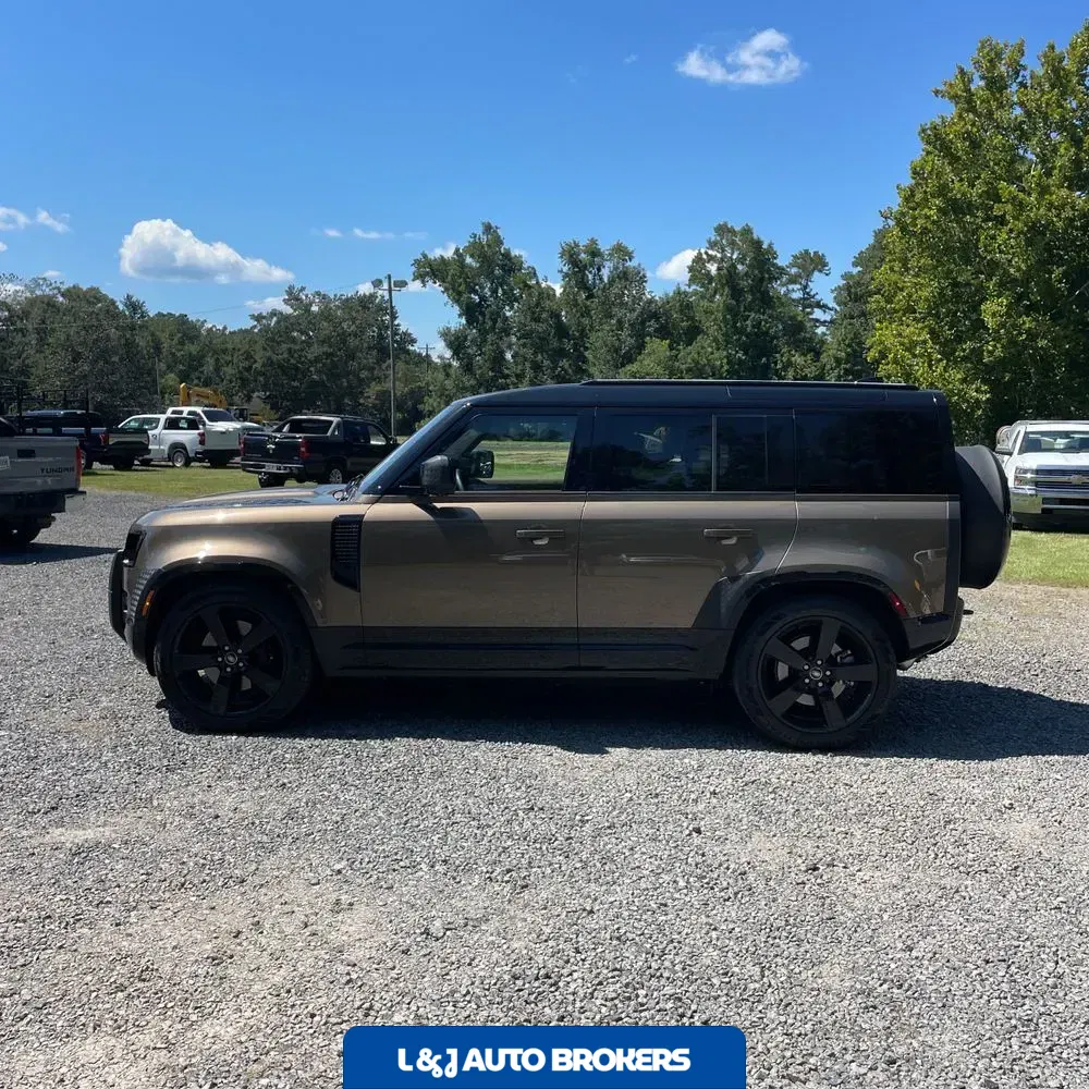 2025 Land Rover Defender 110 X-Dyn SE P400