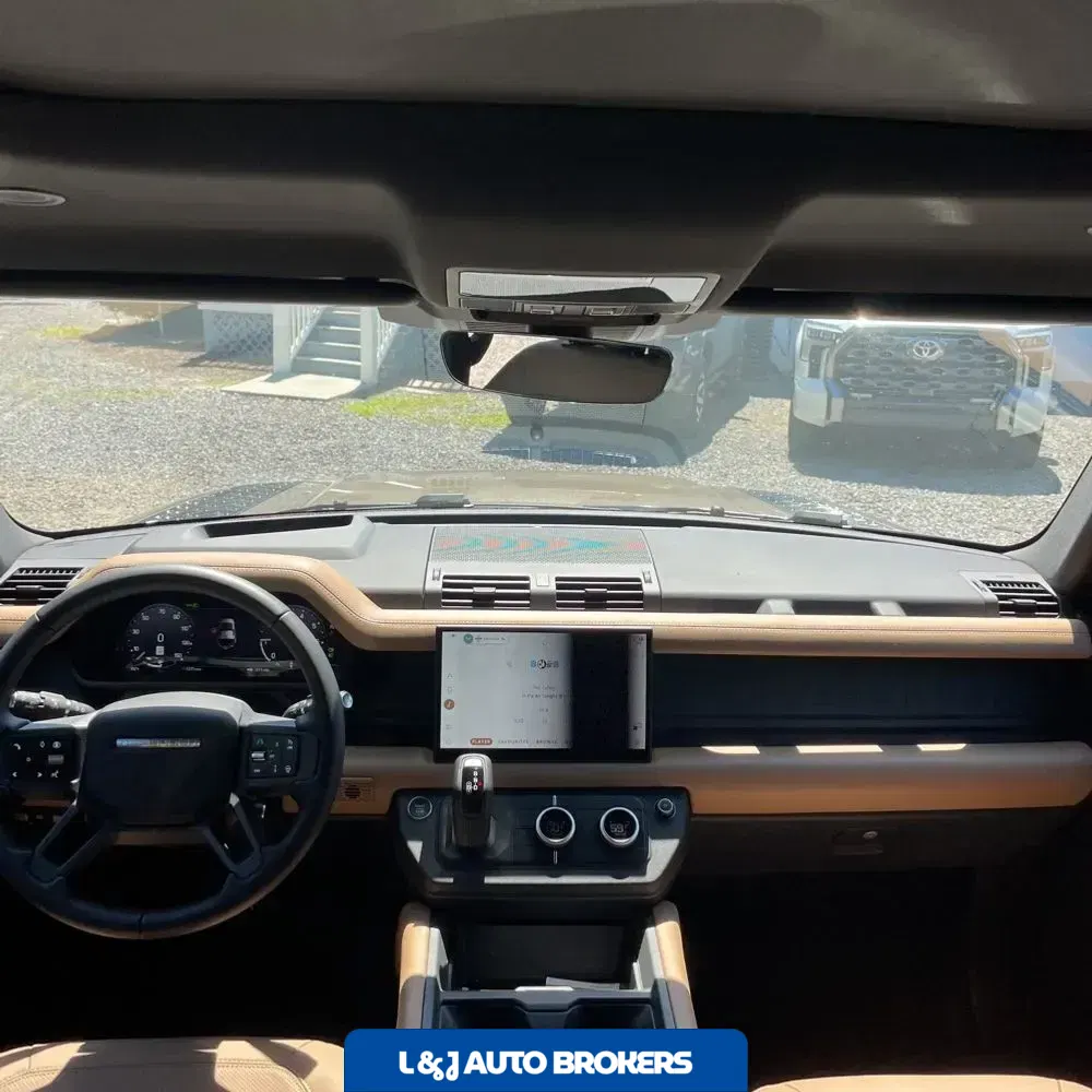 2025 Land Rover Defender 110 X-Dyn SE P400