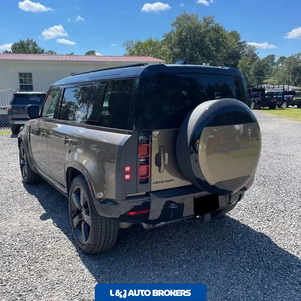 2025 Land Rover Defender 110 X-Dyn SE P400