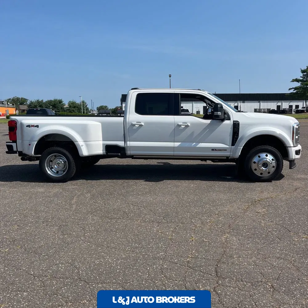 2025 Ford F-450 Super Duty Platinum