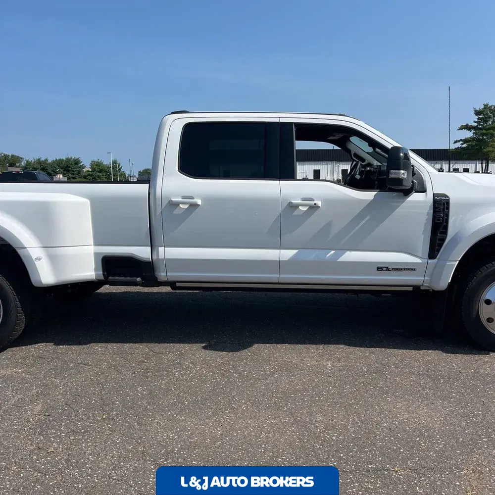 2025 Ford F-450 Super Duty Platinum