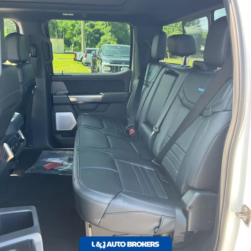 2025 Ford F-450 Super Duty Platinum