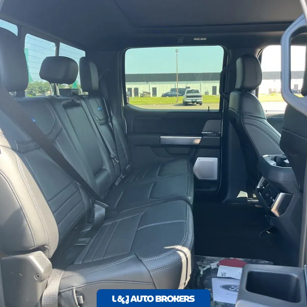 2025 Ford F-450 Super Duty Platinum