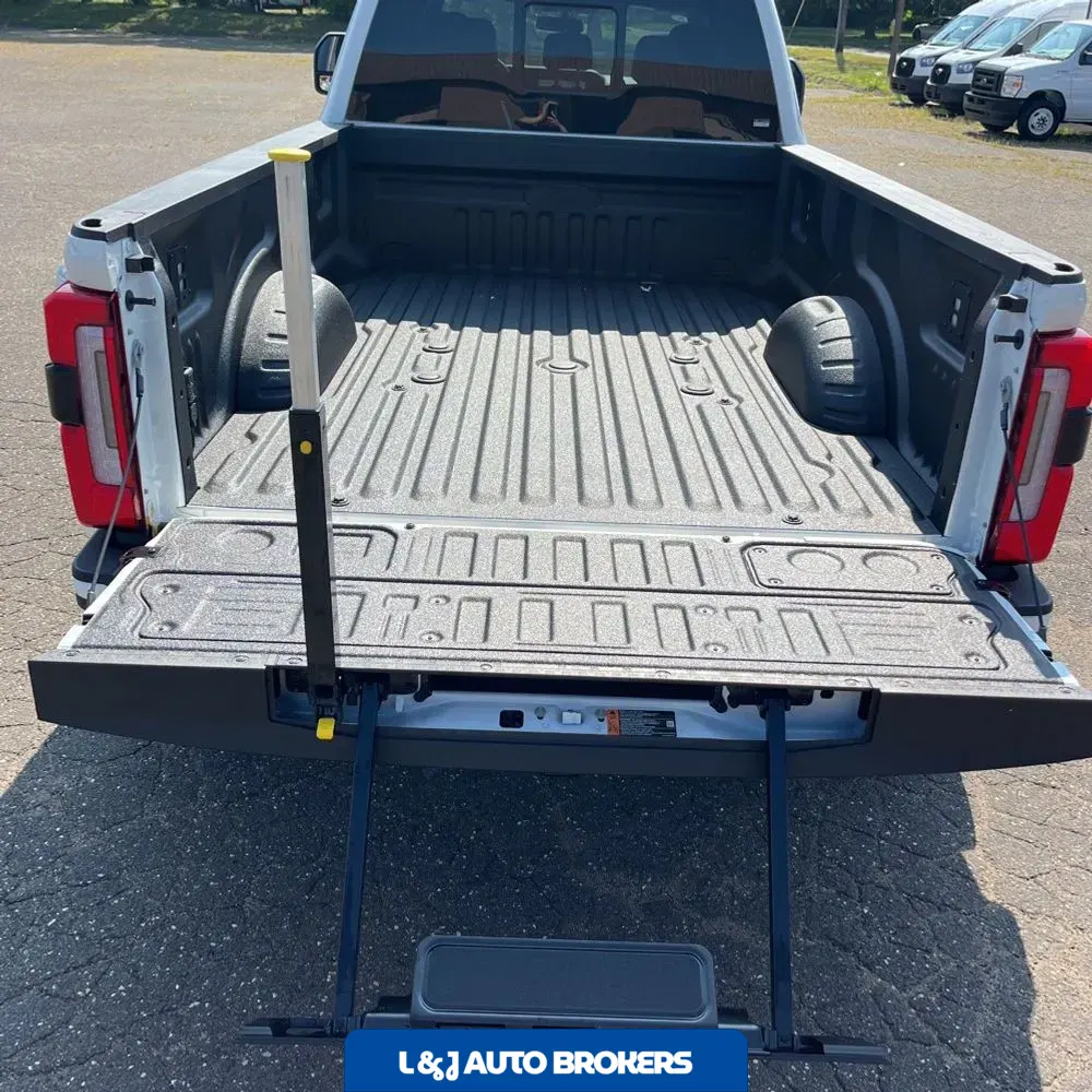 2025 Ford F-450 Super Duty Platinum