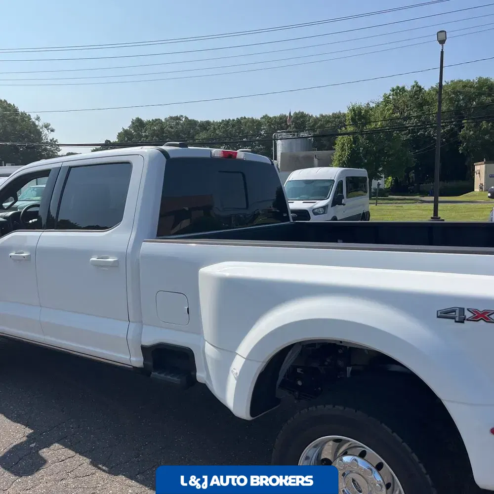2025 Ford F-450 Super Duty Platinum