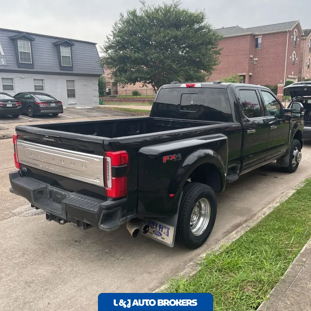 2023 Ford F-350 Super Duty Platinum