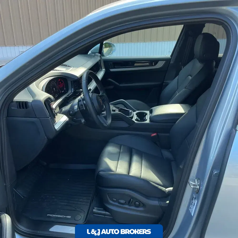 2024 Porsche Cayenne Base