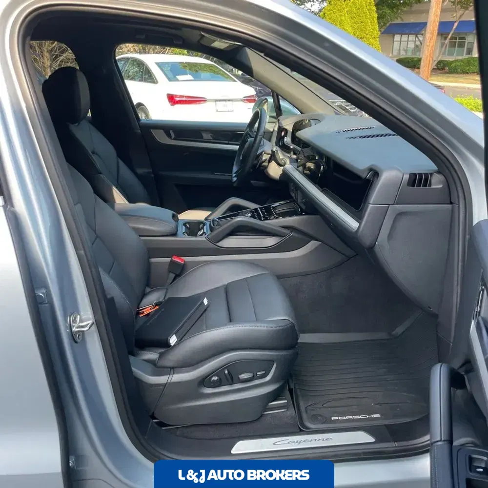2024 Porsche Cayenne Base