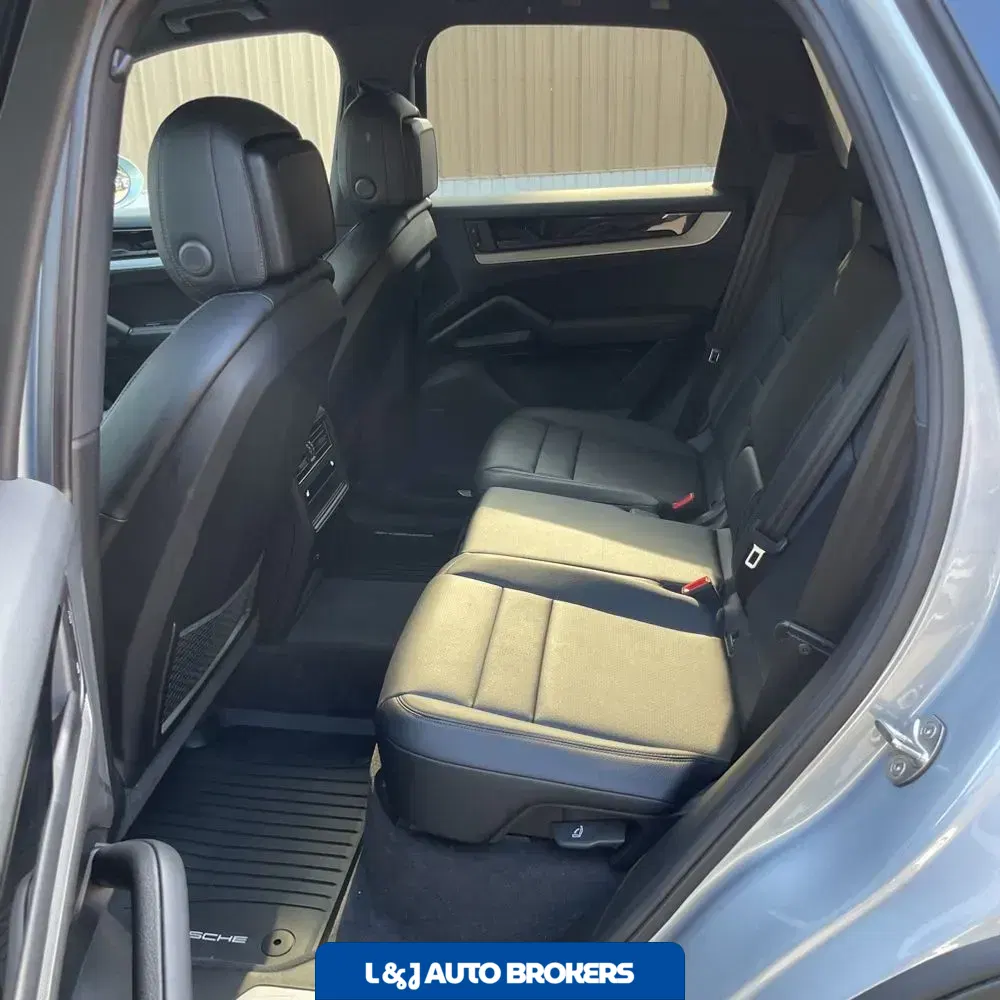 2024 Porsche Cayenne Base