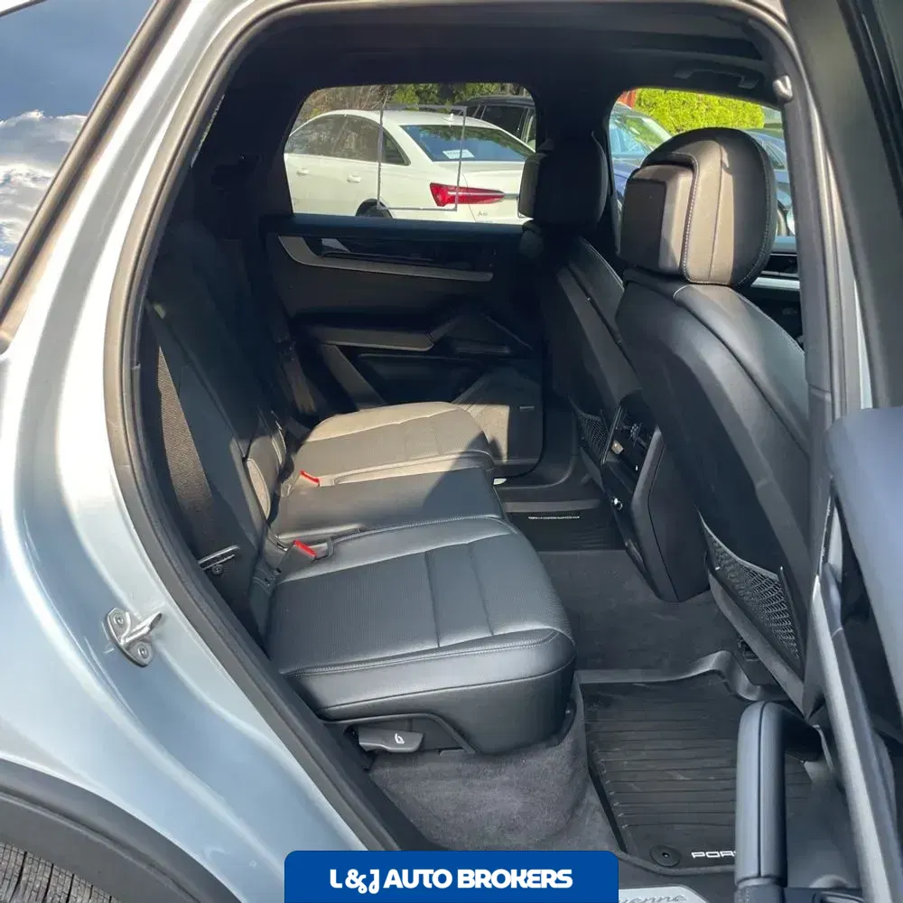 2024 Porsche Cayenne Base