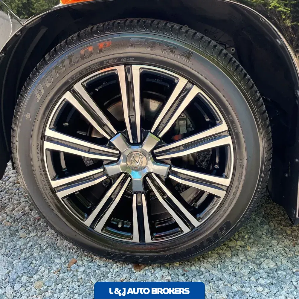 2021 Lexus LX 570 Three-Row