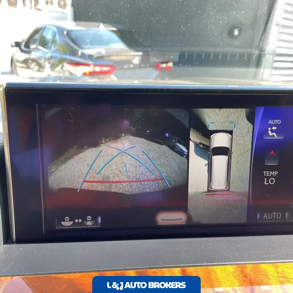 2021 Lexus LX 570 Three-Row