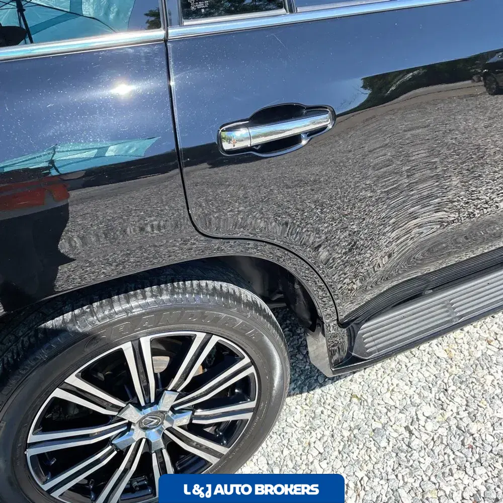2021 Lexus LX 570 Three-Row