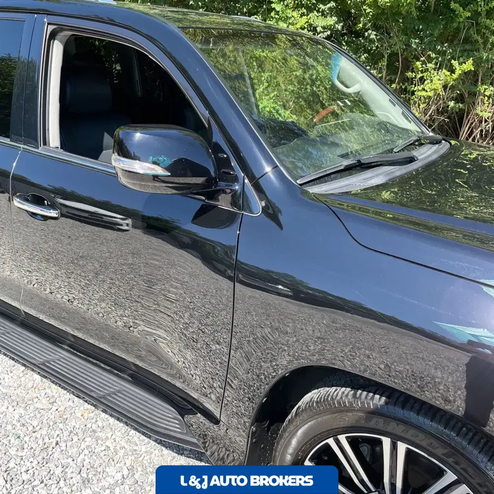 2021 Lexus LX 570 Three-Row