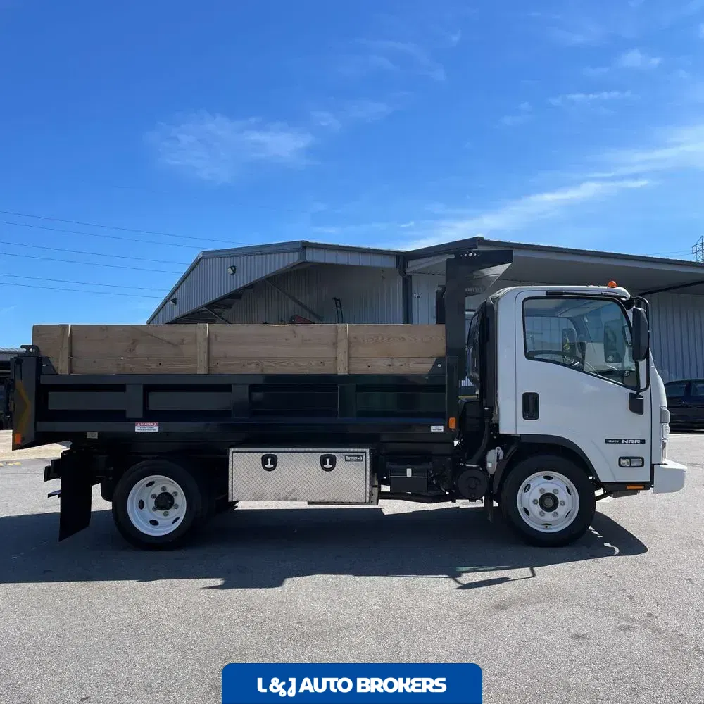 2025 Isuzu NRR NRR