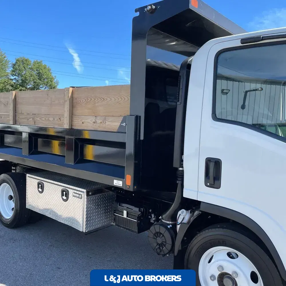 2025 Isuzu NRR NRR