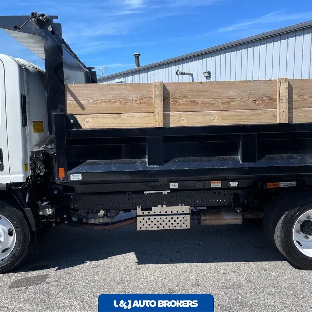2025 Isuzu NRR NRR