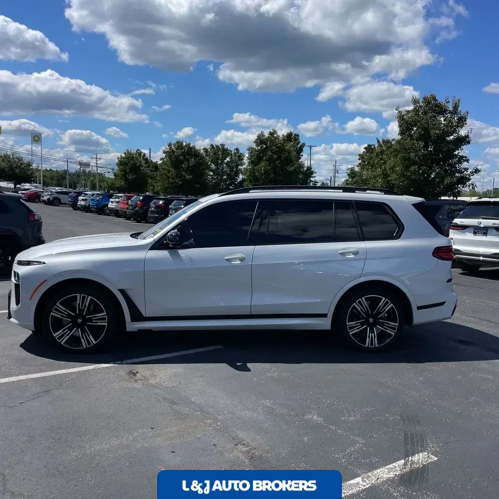 2024 BMW X7 M60i