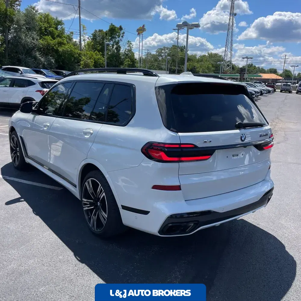 2024 BMW X7 M60i