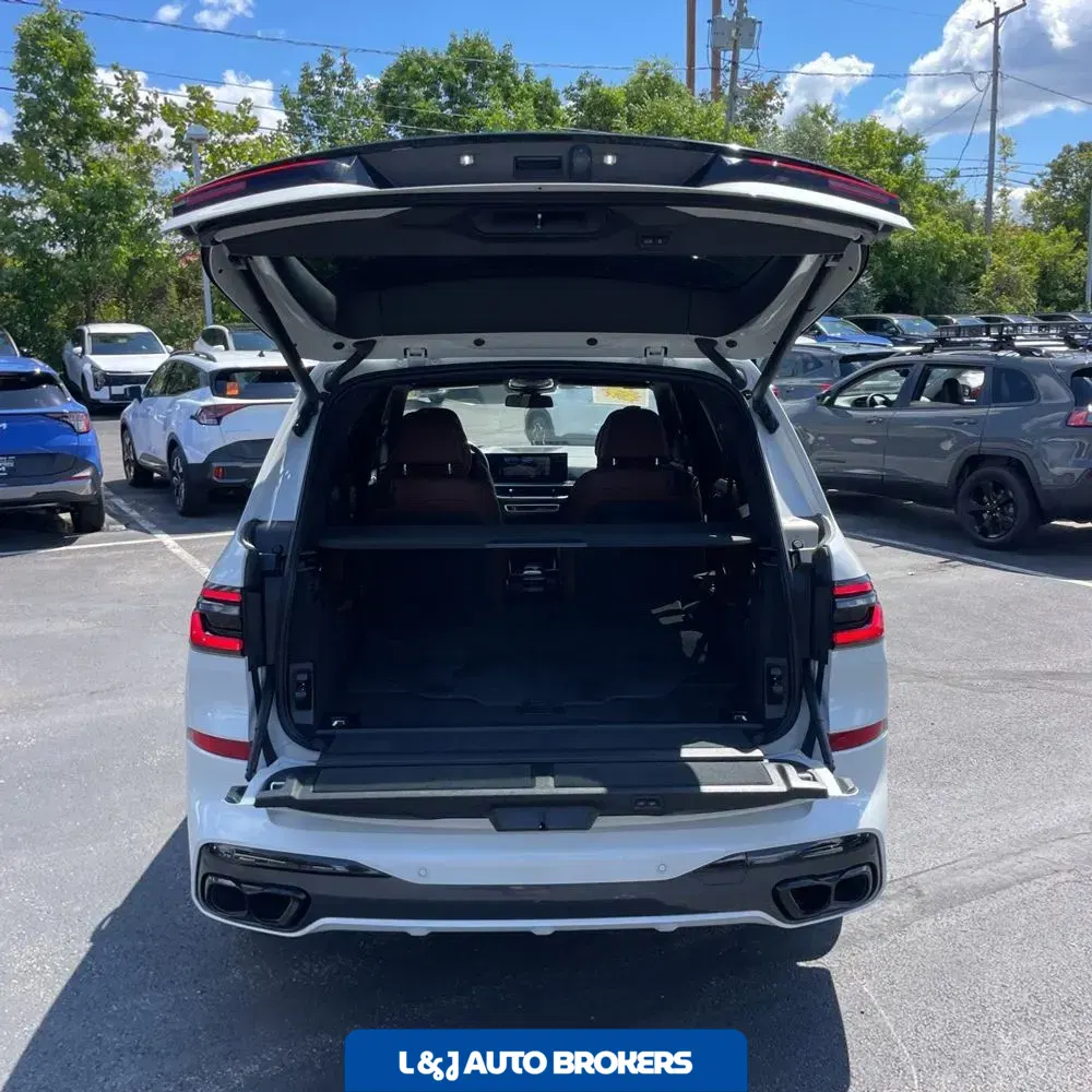 2024 BMW X7 M60i
