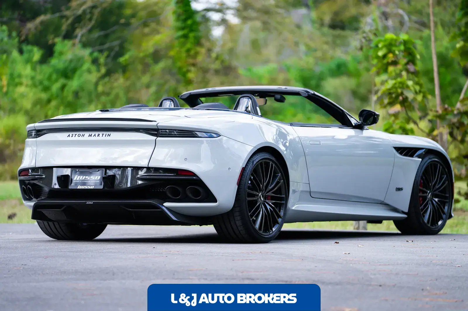 2023 Aston Martin DBS Volante