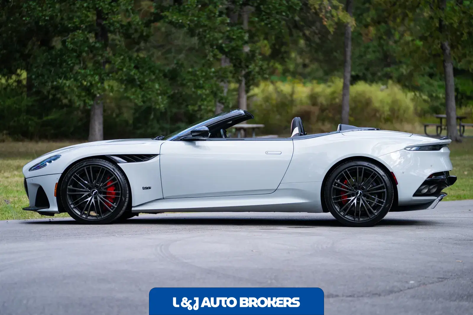 2023 Aston Martin DBS Volante