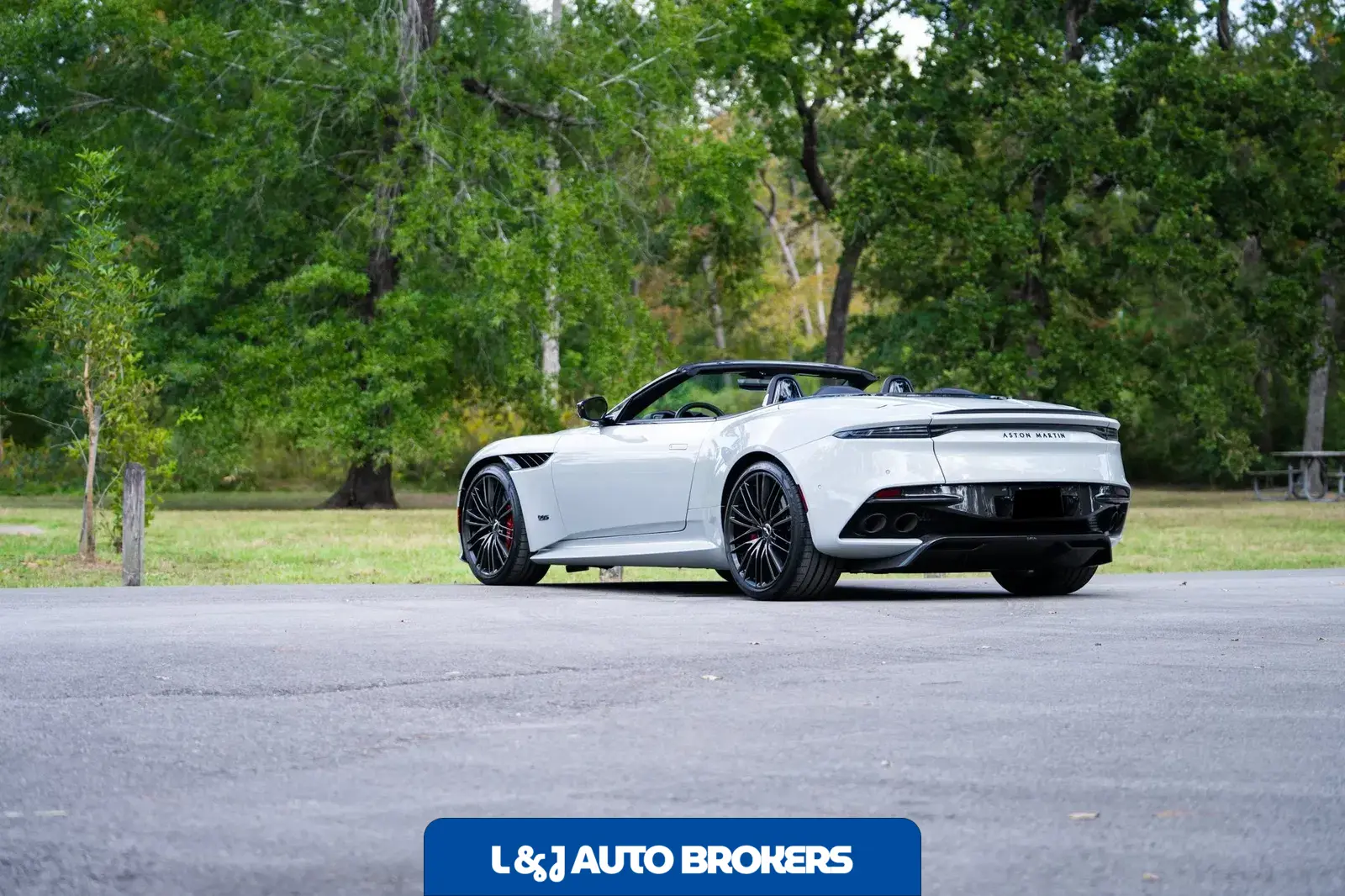 2023 Aston Martin DBS Volante