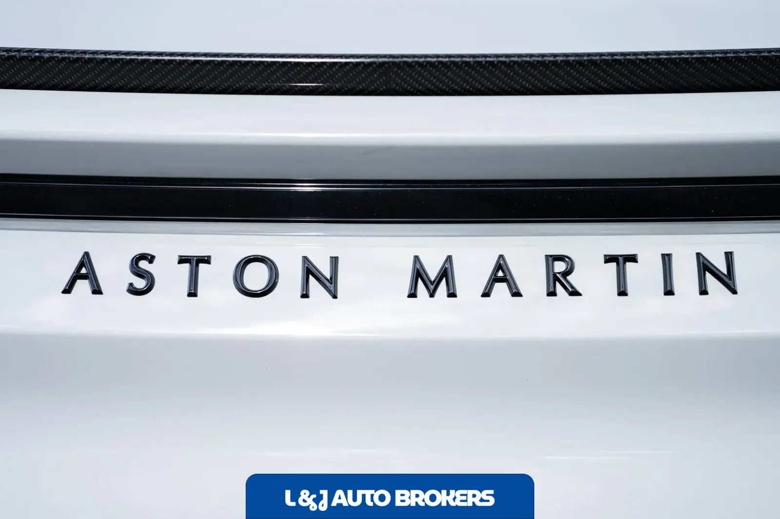 2023 Aston Martin DBS Volante